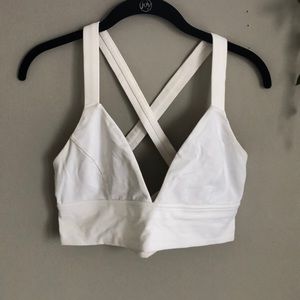 White lululemon sports bra
